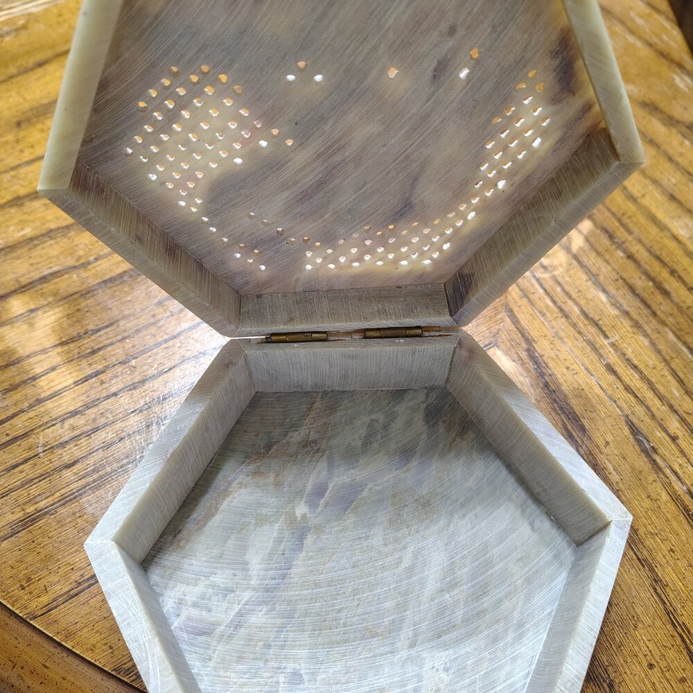 Small Soapstone Trinket Box with Elephant Detail - Picture 5 of 10